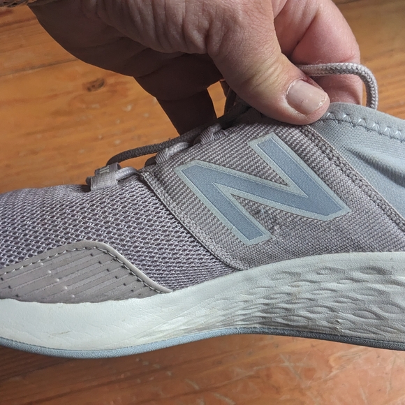 New Balance Women's Fresh Foam Roav Light Gray Running Shoes- Size 9 - Picture 4 of 7